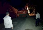 Polres-Ende-Bersama-Instansi-Terkait-Sigap-Tangani-Longsor-di-Jalan-Raya-Ende---Maumere