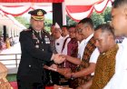 Kapolres-Ende-Serahkan-SK-Badan-Hukum-Koperasi-Merah-Putih-Usai-Upacara-HUT-RI-ke-80