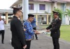 Peringati-Hari-Pahlawan,-Wabup-Ende-Serahkan-Piagam-Kapolda-NTT-untuk-Ipda-Heru-Sutaban