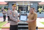Apel-Jam-Pimpinan,-Kapolres-Ende-Terima-Penghargaan-dari-Ketua-Panitia-Eltari-Memorial-Cup-ke-XXXIV-2025