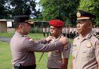 Pangkat-Baru-di-Akhir-Tahun,-62-Personel-Polres-Ende-dan-Brimob-Polda-NTT-Resmi-Naik-Pangkat