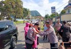 Tongkat-Komando-Polres-Ende-Berpindah:-AKBP-Yudhi-Franata,-S.I.K.,-M.H.,-M.-Tr.Opsla-Disambut-Tarian-Wanda-Pala-dan-Tradisi-Pedang-Pora