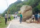 Jalur-Trans-Ende-Bajawa-Sempat-Lumpuh-Akibat-Material-Longsor-Menutup-Badan-Jalan,-Polis-dan-Warga-Bergerak-Cepat