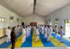 Uji-Kemampuan-Fisik-dan-Teknik,-Puluhan-Personel-Polres-Ende-dan-Brimob-Ikuti-Ujian-Beladiri-Polri-sebagai-Syarat-Kanaikan-Pangkat