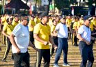 Semarak-HUT-Bhayangkara-ke-80,-Polda-NTT-Gelar-Jalan-Santai,-Senam-Bersama-hingga-Door-Prize-Spektakuler