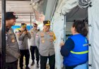 Di-Tengah-Gempa,-Lahir-Gempita:-Kapolda-NTT-Sambangi-Bayi-yang-Lahir-Saat-Bencana-di-RSUD-Aeramo