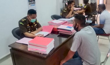 Tahap-II,-Satreskrim-Polres-Ende-Serahkan-Tersangka-dan-Barang-Bukti-Ke-Kejaksaan-Negeri-Ende