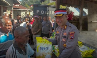 Kapolres-Ende-bersama-Forkompinda-Gelar-Bakti-Sosial-Usai-Pengibaran-Bendera-di-Bukit-Kezimara