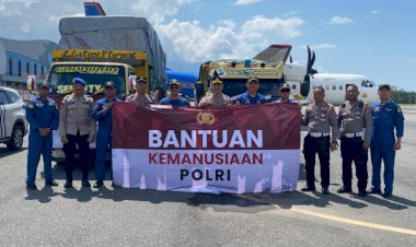 Polri-Untuk-Masyarakat,-Polres-Ende-Bantu-Distribusikan-Bantuan-Kemanusiaan-Polri-untuk-Korban-Banjir-di-Mauponggo