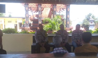 SPKT-Polres-Ende-dan-Bhabinkamtibmas-Roworena-Mediasi-Permasalahan-Warga,-Sepakat-Damai