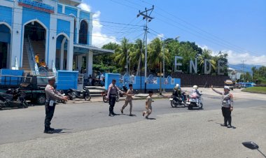Polri-Untuk-Masyarakat,-Polres-Ende-Amankan-Kegiatan-Ibadah-Sholat-Jum’at