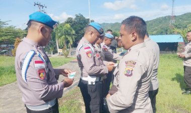 Sipropam-Polres-Ende-Lakukan-Penegakan-Disiplin-di-Polsek-Jajaran,-Awasi-Sikap-Tampang-hingga-Kelengkapan-Surat-Anggota