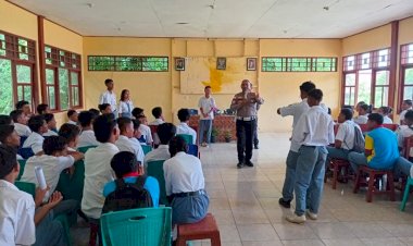 Aksi-Jemput-Bola-Satlantas-Polres-Ende,-Sambangi-Siswa-SMK-Swasta-Santo-Vincentius-Ndona-Diajak-Jadi-Pelopor-Keselamatan-di-Jalan