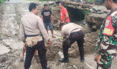 Sinergi-TNI-Polri-dan-Masyarakat-Cor-Deker-Jalan-Trans-Utara,-Jembatan-Darurat-Jadi-Solusi