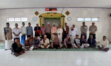 Melalui-Kegiatan-Jum'at-Barokah,-Kapolsek-Pulau-Ende-Ajak-Warga-Jaga-Iman-dan-Taqwa-serta-Jaga-Kamtibmas