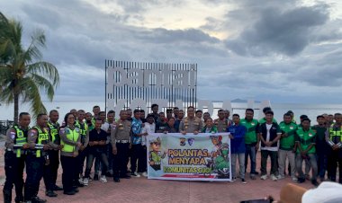 Polantas-Menyapa,-Satlantas-Polres-Ende-Rangkul-Ojol-dan-Opal-di-Pantai-Kota-Raja