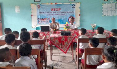Tanamkan-Karakter-Sejak-Dini,-Kapolsek-Wolowaru-Sambangi-SDK-Jopu-1-Edukasi-Bahaya-Bullyng-hingga-Narkoba