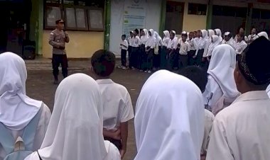 Tumbuhkan-Kesadaran-Hukum-Sejak-Dini,-Polsek-Pulau-Ende-Laksanakan-Police-Goes-to-School