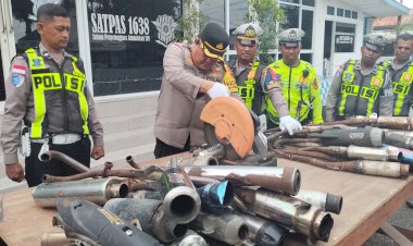 Polres-Ende-Musnahkan-65-Knalpot-Racing,-Kapolres-Ende:-Jangan-ada-Lagi-Suara-Bising-di-Malam-Hari