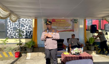 Kunjungan-Kerja-di-Polsek-Detusoko,-Kapolres-Ende-Ajak-Personel-untuk-Melayani-Masyarakat-dengan-Hati-seperti-Pelayanan-di-Bank