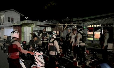 Jaga-Kamtibmas-di-Malam-Hari,-Tim-Perintis-Presisi-Sat-Samapta-Polres-Ende-Sisir-Titik-Rawan