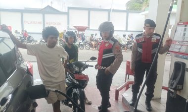 Sat-Samapta-Polres-Ende-Gelar-Patroli-Antisipasi-Kelangkaan-BBM,-Pastikan-Stok-di-SPBU-Aman-dan-Kondusif
