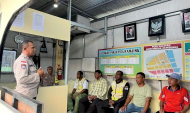 Sinergi-Bhabinkamtibmas-dan-Warga-Mbongawani-Renovasi-Pos-Kamling-Jadi-Markas-Keamanan-yang-Nyaman