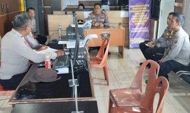 Kapolres-Ende-Sidak-Ruangan-SPKT,-Pastikan-Layanan-110-Aktif-Tanpa-Hambatan