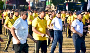 Semarak-HUT-Bhayangkara-ke-80,-Polda-NTT-Gelar-Jalan-Santai,-Senam-Bersama-hingga-Door-Prize-Spektakuler