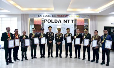 Kapolda-NTT-Berikan-Penghargaan-kepada-Personel-dan-Tokoh-Berprestasi,-Wujudkan-Apresiasi-atas-Dedikasi-bagi-Intitusi-dan-Masyarakat