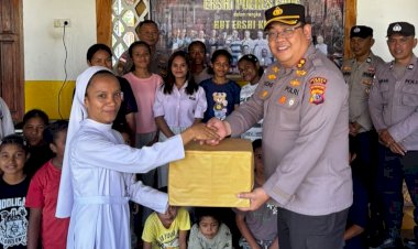 25-Tahun-Mengabdi,-Alumni-Ershi-XX-2001-Polres-Ende-Berbagi-Kasih-di-Panti-Asuhan-dan-Ziarah-Makam-Rekan-Seangkatan