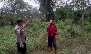 Jaga-Kelestarian-Hutan-dan-Kamtibmas,-Bhabinkamtibmas-Polsek-Maurole-Menyapa-Warga-Desa-Kebesani