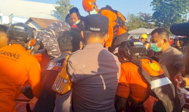 Pasca-Gempa-M7,7,-Polres-Sikka-Bergerak-Cepat-Tangani-Dampak-dan-Evakuasi-Korban
