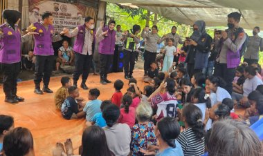 ​Pulihkan-Trauma-Pasca-Gempa-Flores,-Tim-Psikologi-Polda-NTT-Beri-Teknik-Butterfly-Hug-dan-Terapi-USEFT-untuk-Warga-Ende