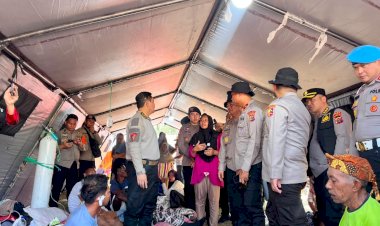 Astamaops-Kapolri-Turun-Langsung-Maksimalkan-Operasi-Kemanusiaan-di-Manggarai,-45-Posko-Tampung-13.881-Pengungsi