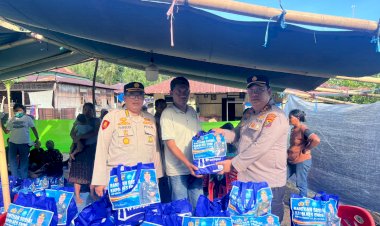 Polres-Ende-Polda-NTT-Tembus-Desa-Ngalupolo,-Salurkan-Bantuan-Sosial-dan-Pengobatan-Garatis-bagi-Warga-Pasca-Gempa
