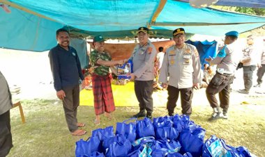 Usai-Ngalupolo-Ndona,-Rombongan-Polres-Ende-Sambangi-Desa-Saga-Salurkan-Bansos-dan-Cek-Rumah-Ibadah