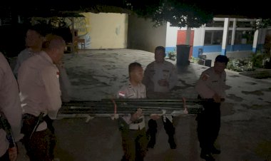 Langkah-Sigap-Polres-Ende-Polda-NTT-Dirikan-Tenda-Jadi-Ruangan-Kelas-Darurat-Pascagempa-di-SMPN-1-Ende