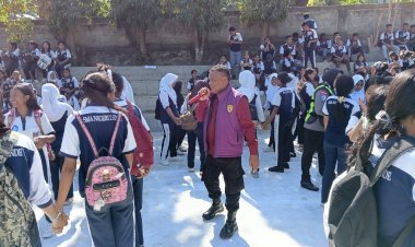 Polres-Ende-Polda-NTT-Gelar-Trauma-Healing,-Terus-Bantu-Pulihkan-Mental-Ratusan-Siswa-Pascagempa-Flores