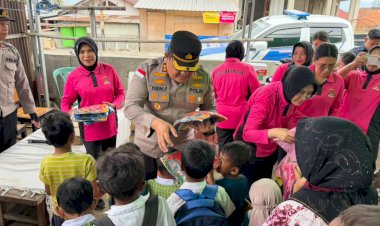 Wujud-Kepedulian,-Kapolres-Ende-bersama-Bhayangkari-Terus-Salurkan-Bantuan-Ibu-Ketua-Umum-Bhayangkari-untuk-Korban-Gempa-di-Ende