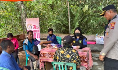 Sidokkes-Polres-Ende-Polda-NTT-Jemput-Bola-Beri-Pelayanan-Kesehatan-Keliling-Bagi-Warga-Terdampak-Gempa