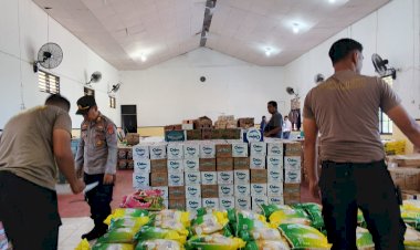 Polres-Ende-Terima-Penyaluran-Bantuan-Logistik-Gempa-dari-Polres-TTU-dan-Seniman-Timor-Tengah-Utara