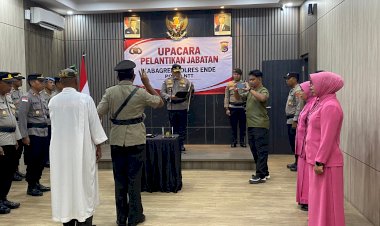 Penyegaran-Organisasi,-Kapolres-Ende-Polda-NTT-Pimpin-Pelantikan-Kabag-Ren