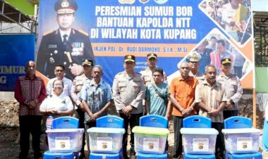 Resmikan-Delapan-Titk-Sumur-Bor,-Kapolda-NTT-Salurkan-Bansos-kepada-Warga-Kelurahan-Belo