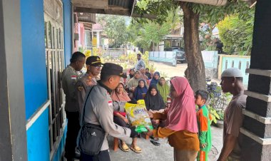 Hadir-di-Tengah-Warga-Terdampak-Gempa,-Polres-Ende-Polda-NTT-Terus-Salurkan-Bantuan-Kemanusiaan-dari-Polri