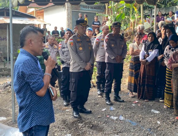 Hadir Ditengah Duka, Kapolres Ende Sampaikan Turut Berdukacita di Pemakaman Korban Penganiayaan oleh Oknum Anggota Polri