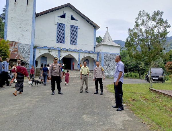 Polsek Lio Timur Kawal Ketat Ibadah di Paroki Watuneso hingga Selesai