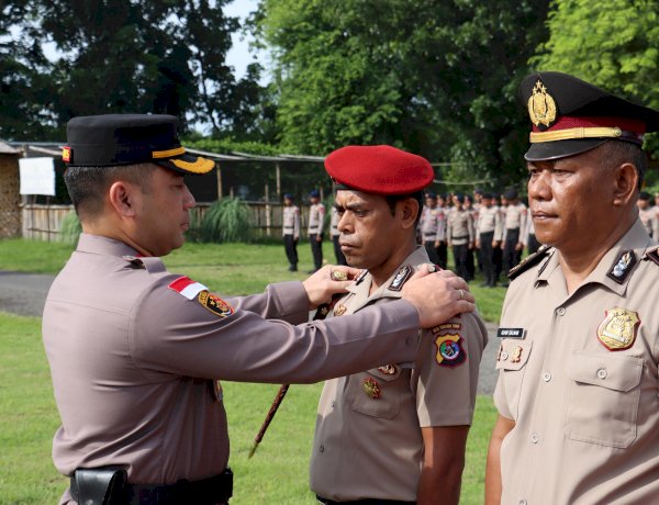 Pangkat Baru di Akhir Tahun, 62 Personel Polres Ende dan Brimob Polda NTT Resmi Naik Pangkat