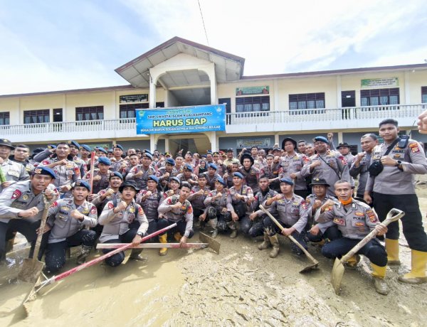 Kapolri Tinjau Aceh Tamiang, Targetkan Sekolah Bisa Segera Beroperasi