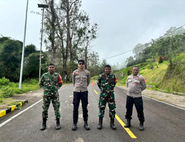 Sinergi TNI-Polri Jaga Kenyamanan Wisatawan di Puncak Danau Kelimutu